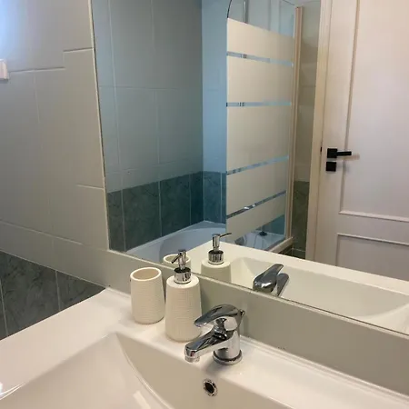 Apartmán Stunning 2-bed Sea View Apartment, *
